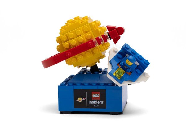 5009806 Retro Space Explorer