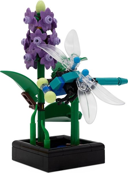 5009934 Dragonfly Garden