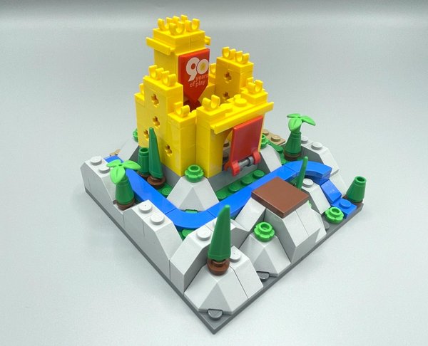 6426244 90th Anniversary Mini Castle