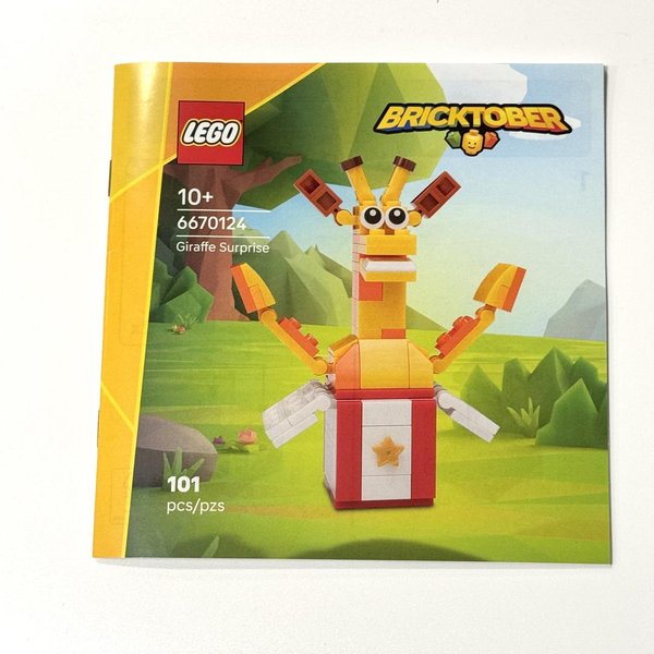 6670124 Giraffe Surprise
