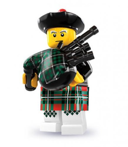 8831-6 Bagpiper
